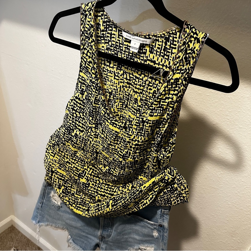 Diane Von Furstenberg Black and Yellow Patterned sleeveless silk Blouse